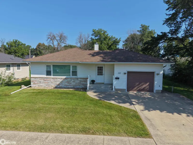 717 5Th AVE, Ackley, IA 50601