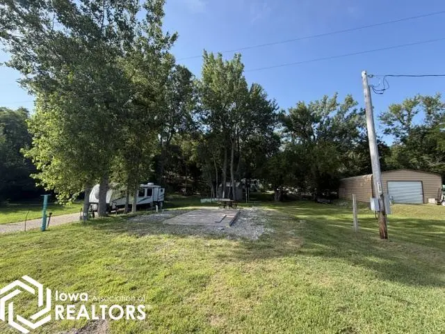 5094 County Public RD, Brooklyn, IA 52211