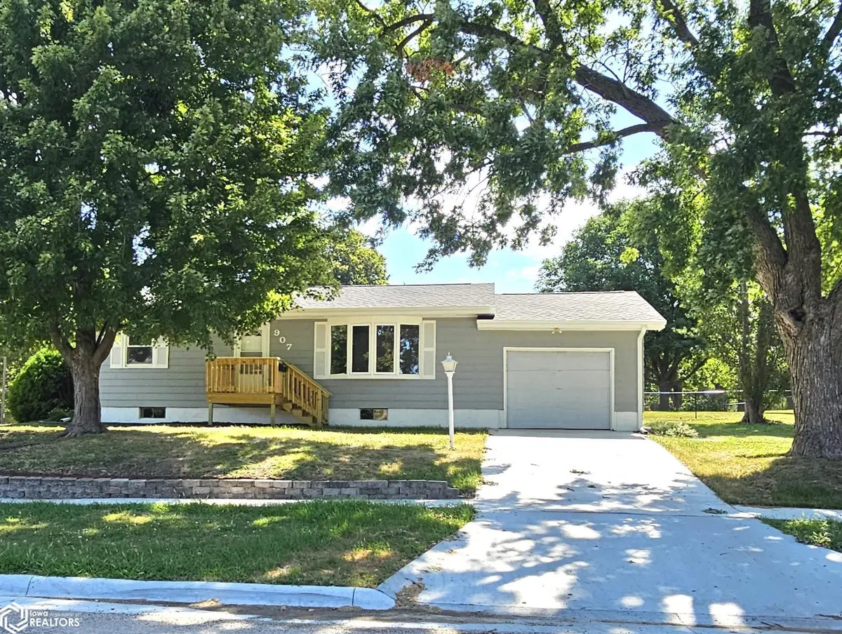 907 N Walnut ST, Creston, IA 50801