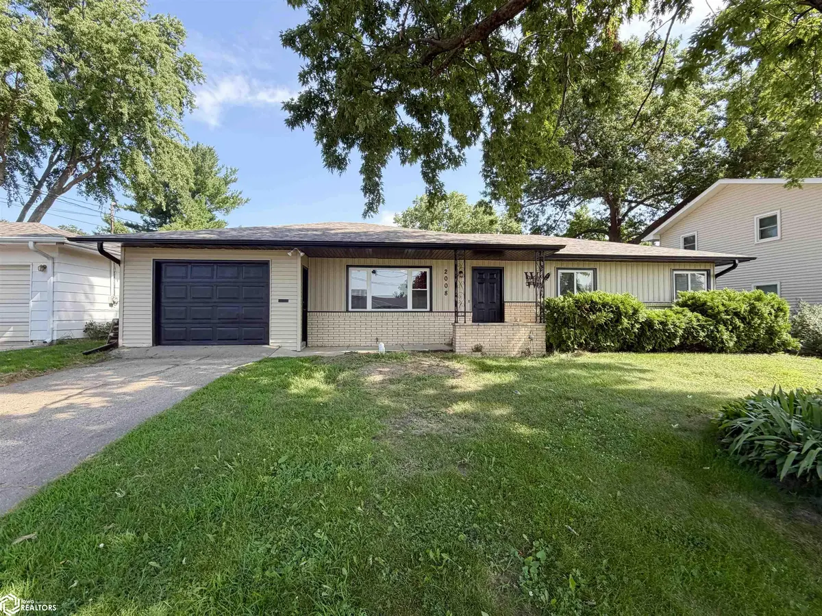 2008 N 3rd AVE, Newton, IA 50208