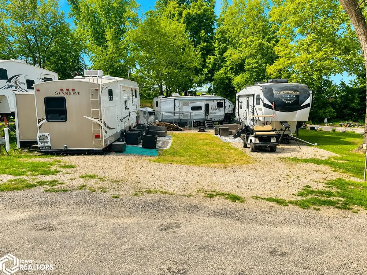 5134 Aurora DR, Brooklyn, IA 52211