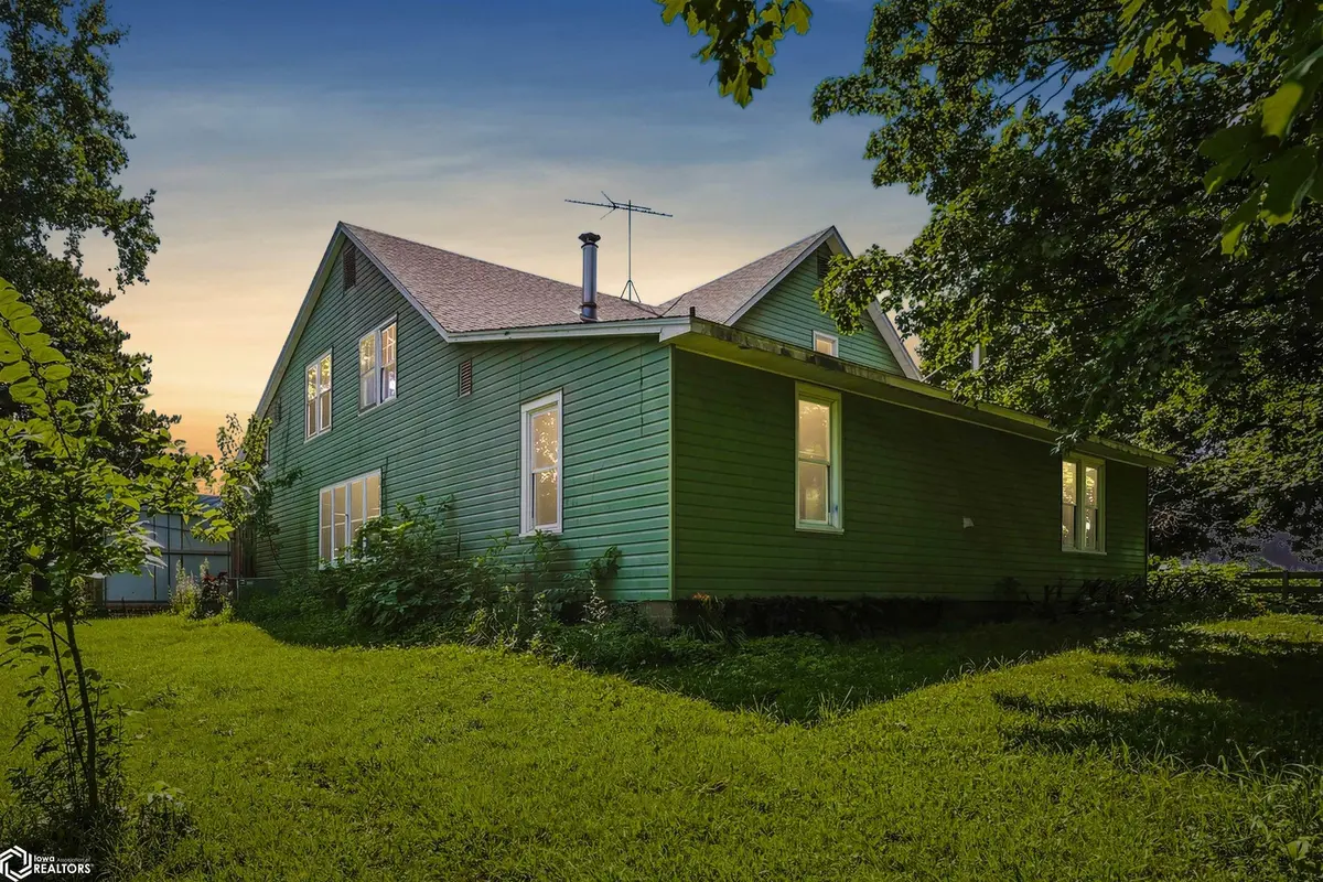 14332 Irish Ridge RD, Burlington, IA 52601