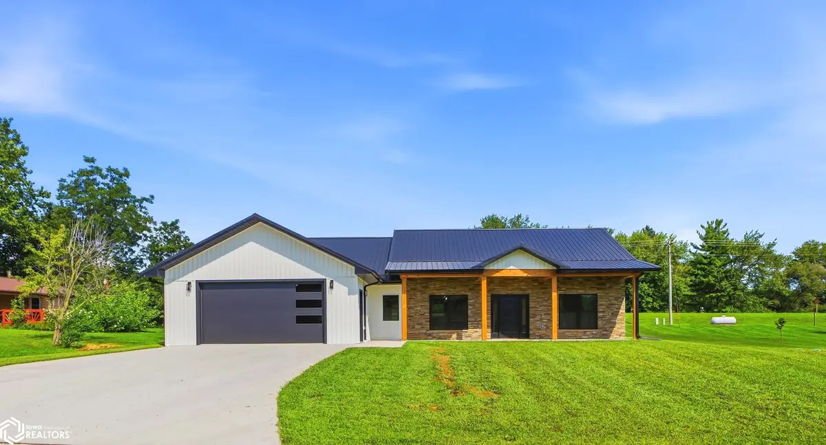 1727 Hilltop RD, Mount Pleasant, IA 52641