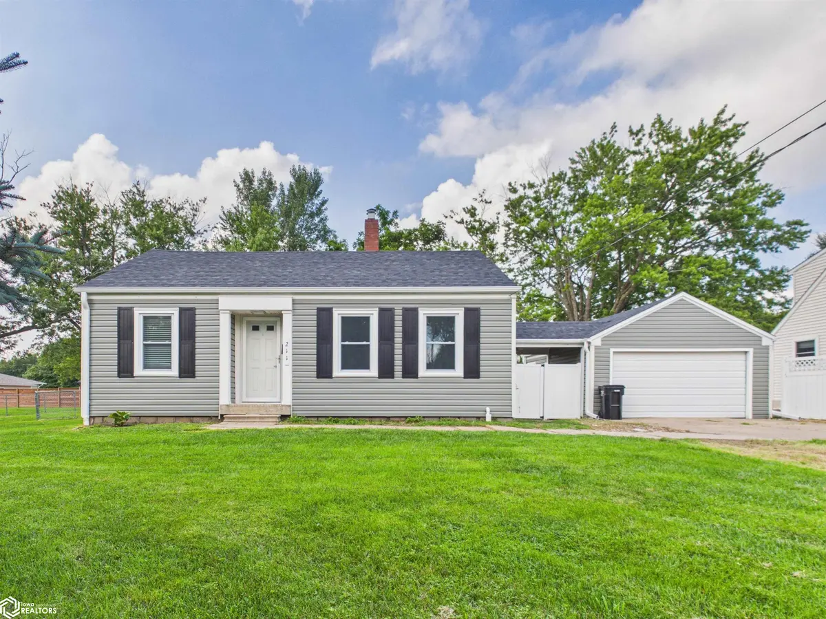 211 W Golf AVE, Ottumwa, IA 52501