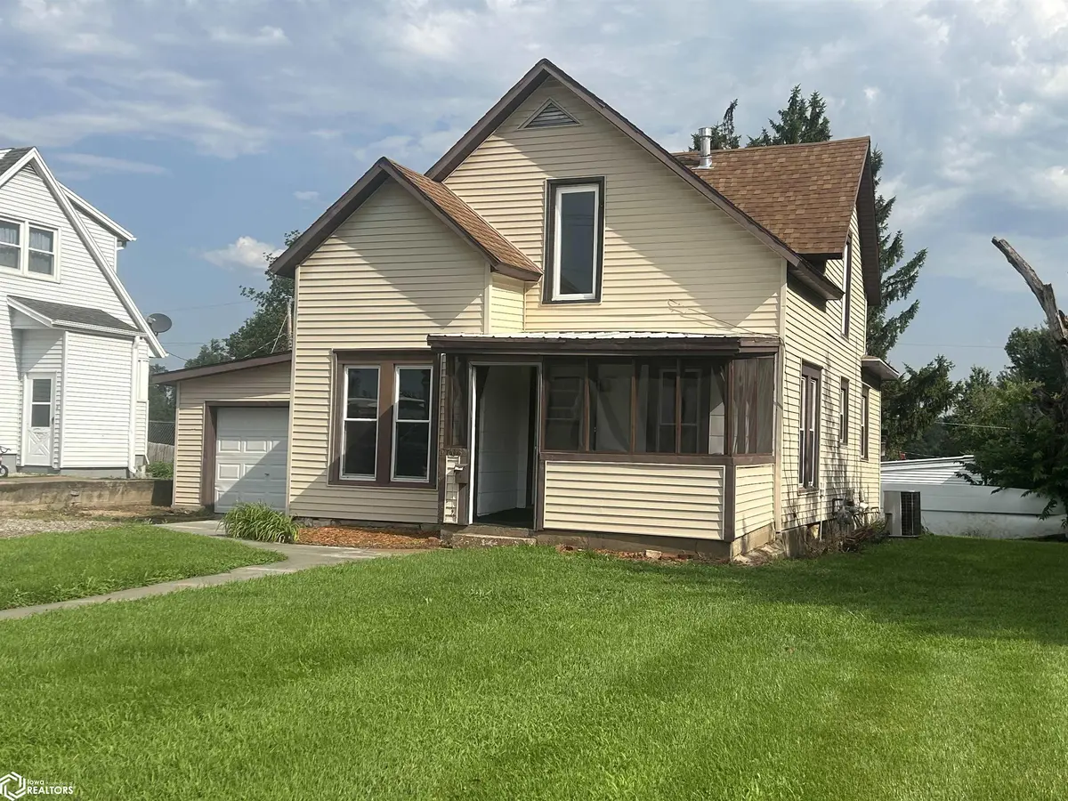 1703 Summit ST, Marshalltown, IA 50158
