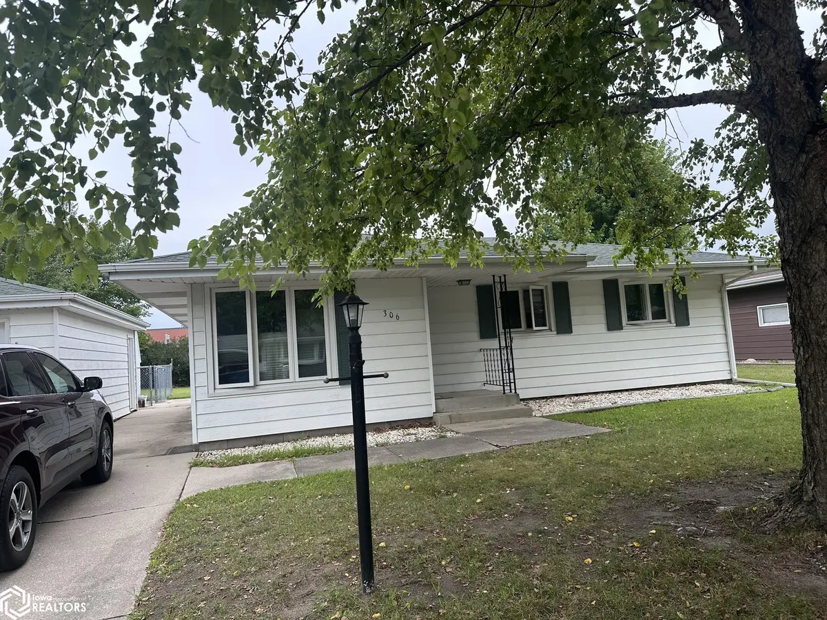 306 Rushview Dr DR, Jefferson, IA 50129