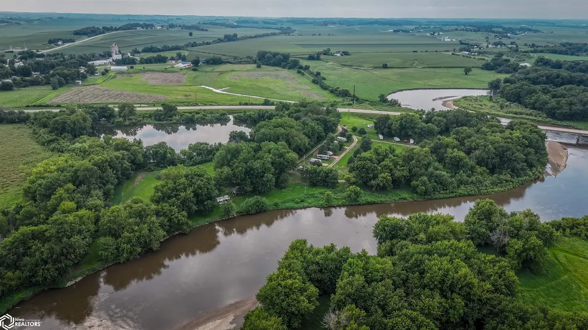 5088 Highway 38, Olin, IA 52320