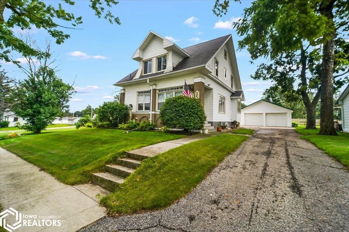 1113 Howard ST, Aplington, IA 50604