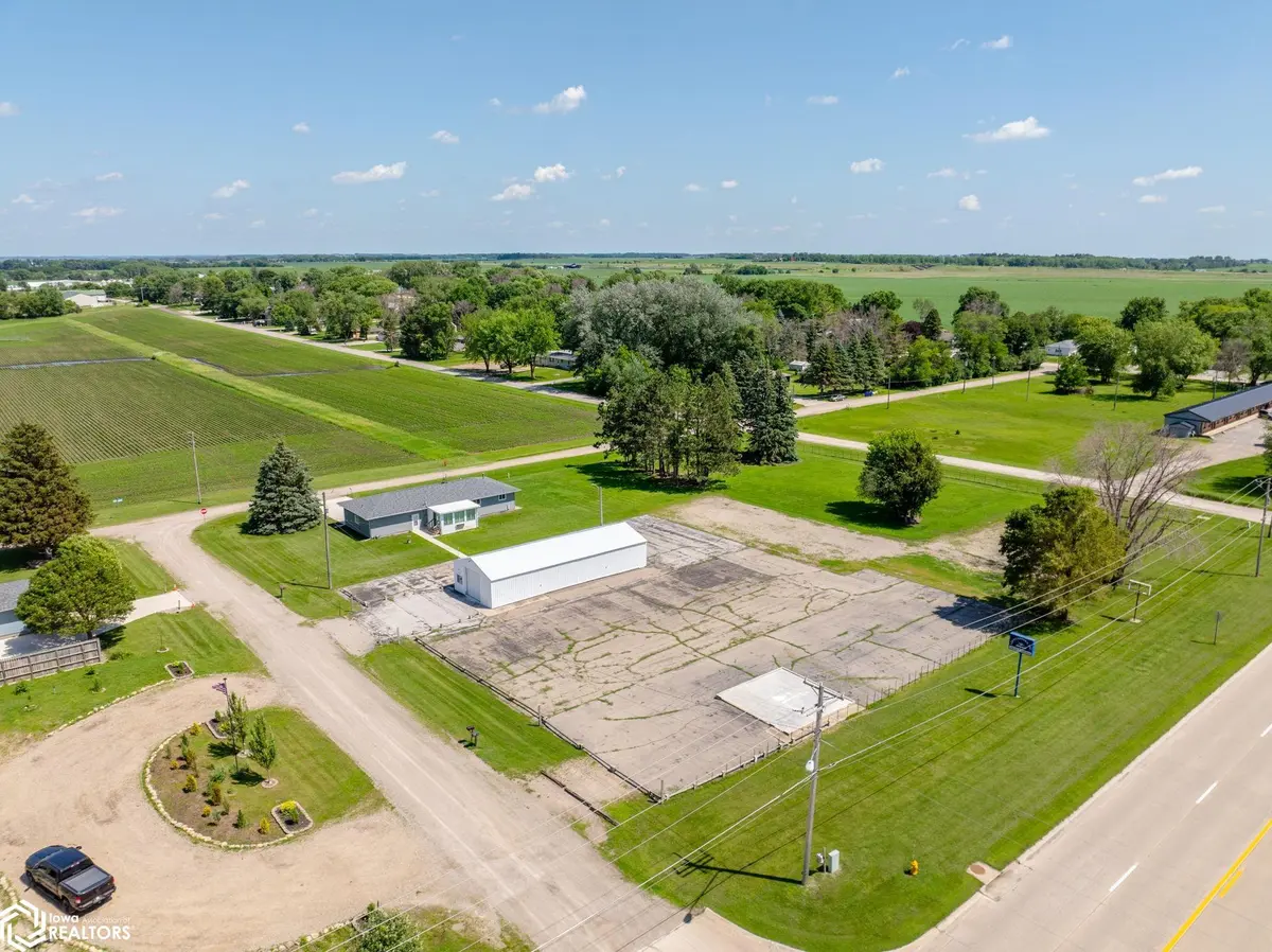 20 34th ST, Mason City, IA 50401