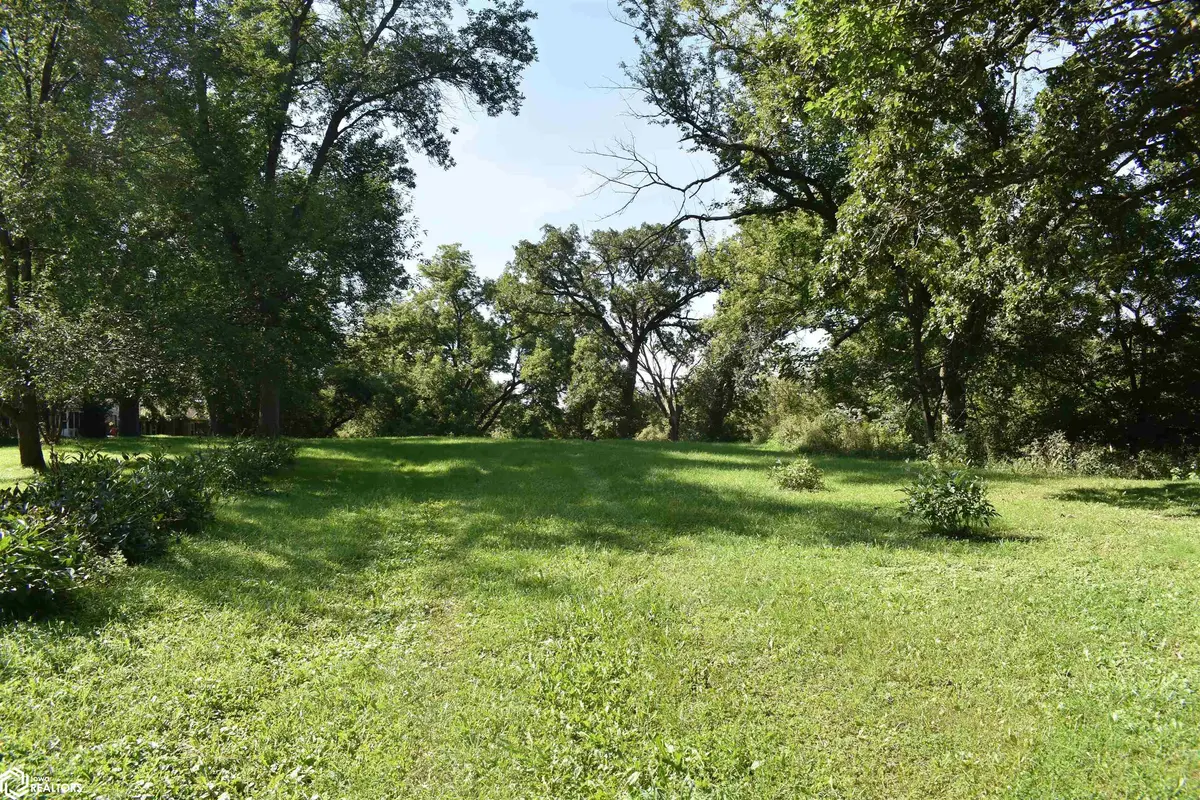 105 Pierce ST, Iowa Falls, IA 50126
