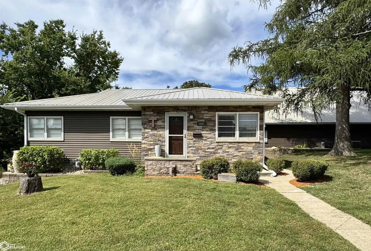 435 W N ST, Forest City, IA 50436