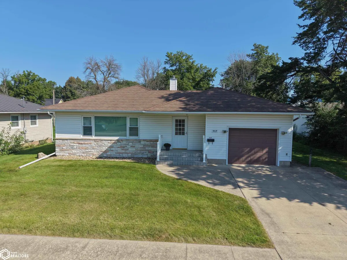 717 5Th AVE, Ackley, IA 50601