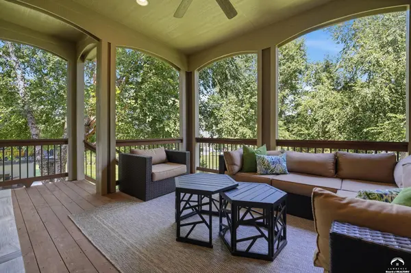 9404 W 163rd PL, Overland Park, KS 66085