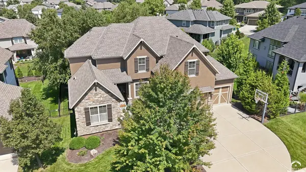 9404 W 163rd PL, Overland Park, KS 66085