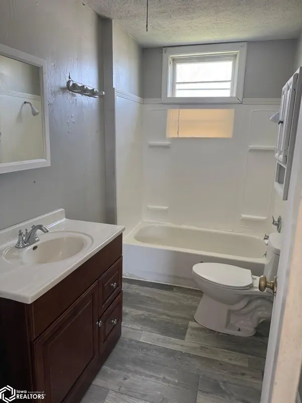617 N Washington ST, Bloomfield, IA 52537