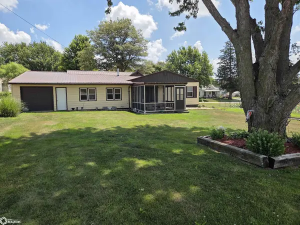 305 1st Ave, Bayard, IA 50029