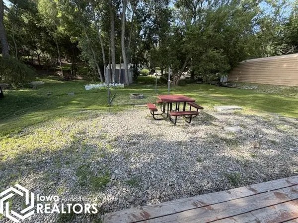 5094 County Public RD, Brooklyn, IA 52211