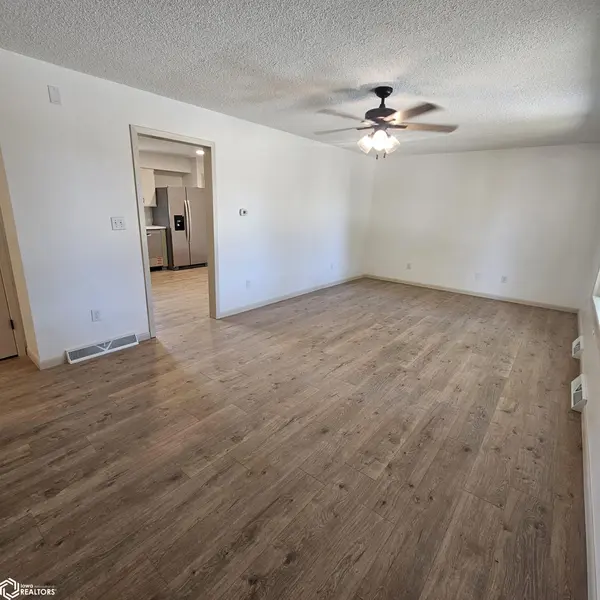 907 N Walnut ST, Creston, IA 50801