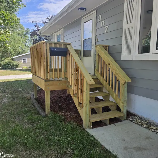907 N Walnut ST, Creston, IA 50801
