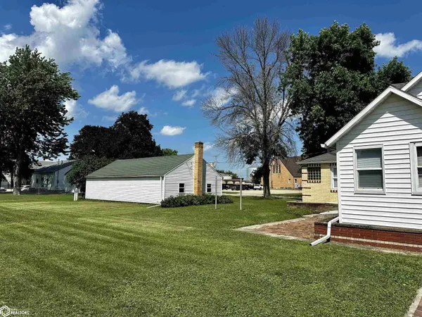 612 Center ST, Britt, IA 50423