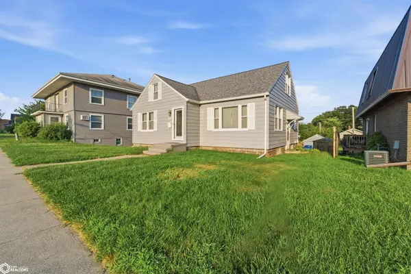 810 6th ST, Nevada, IA 50201