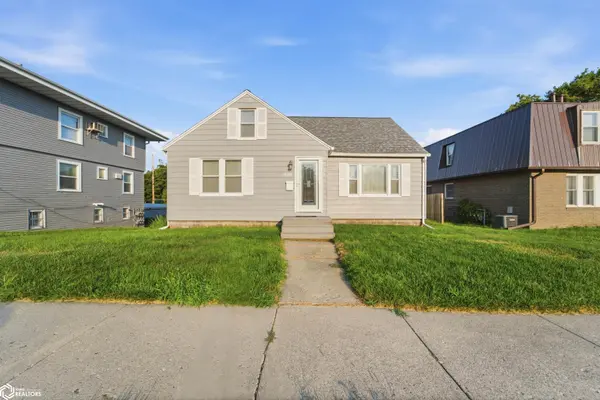 810 6th ST, Nevada, IA 50201