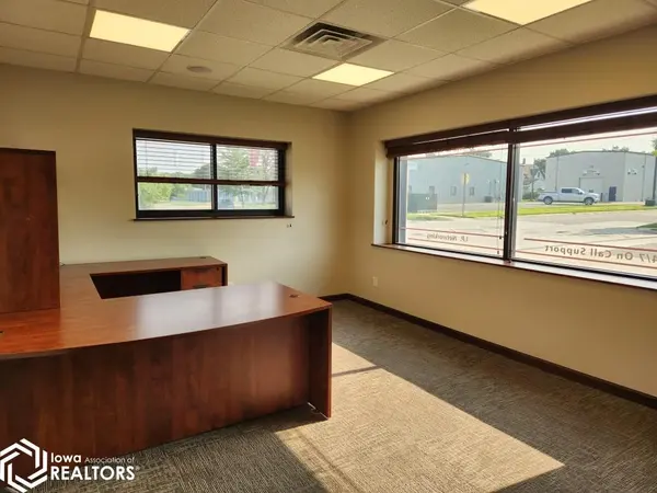 702 S Delaware AVE, Mason City, IA 50401
