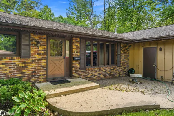 2501 Sunrise LN, Burlington, IA 52601