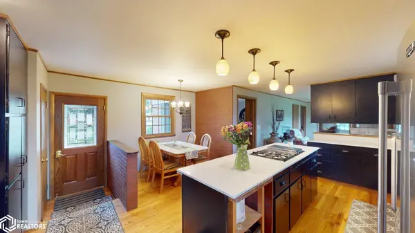 225 Parkridge DR, Mason City, IA 50401