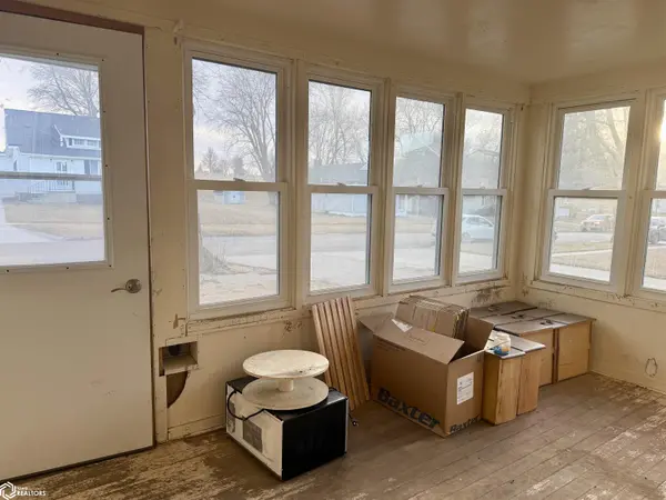 503 11th ST, Manning, IA 51455