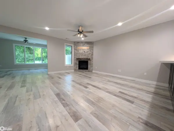 532 River Bend CT, Mason City, IA 50401