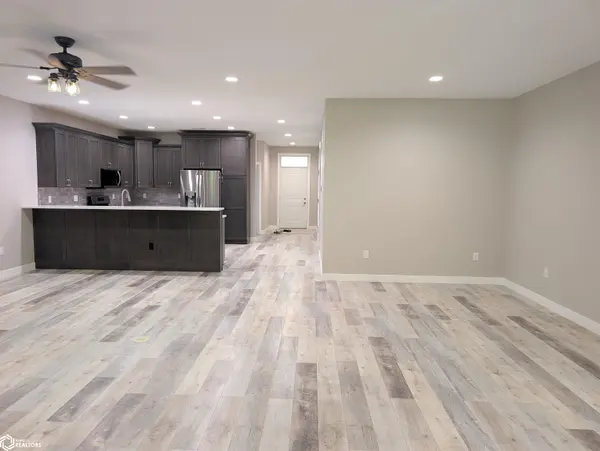 532 River Bend CT, Mason City, IA 50401