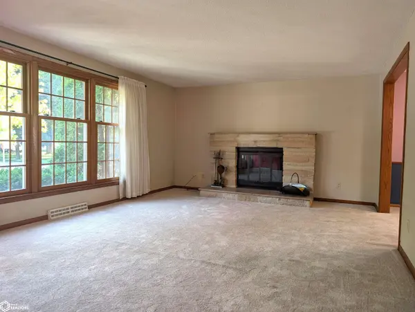 1303 2nd NW, Mason City, IA 50401