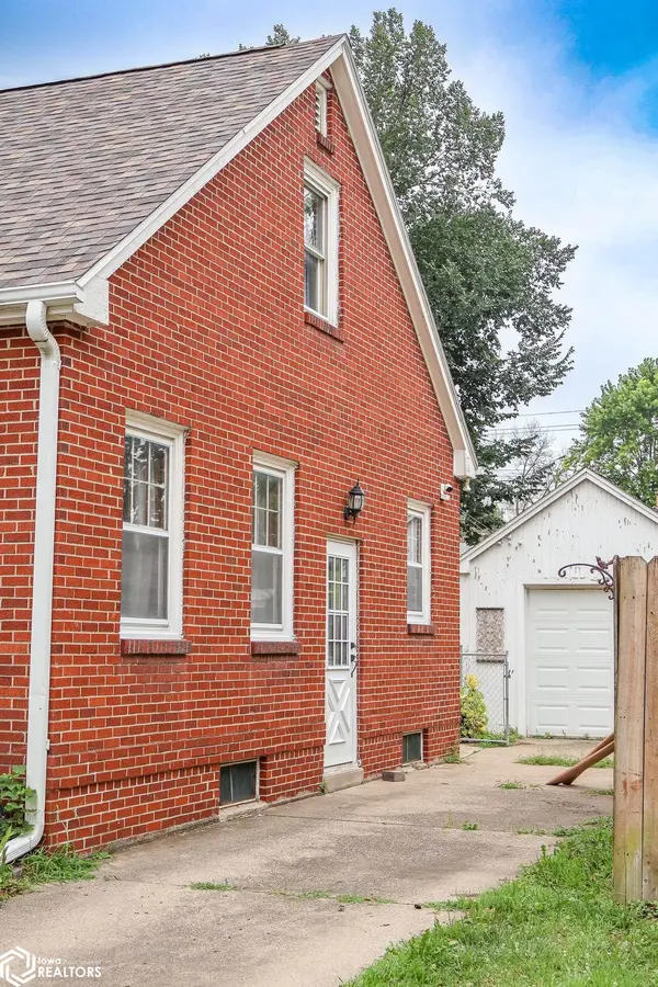1210 Division ST, Webster City, IA 50595