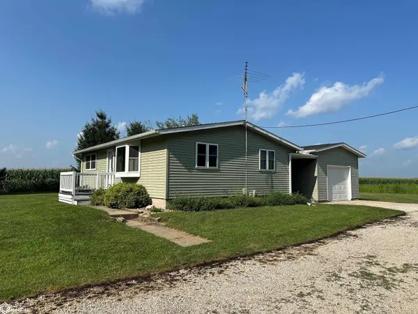 19319 Quince Ave, Mason City, IA 50401