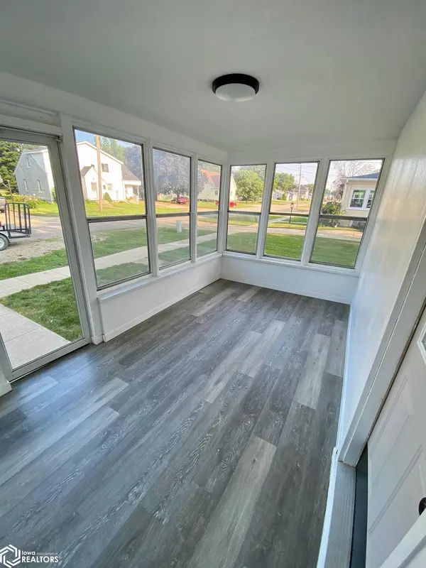 321 N 3Rd ST, Sheffield, IA 50475