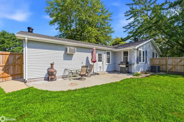 1326 E 2nd ST, Washington, IA 52353
