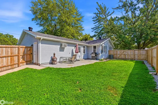 1326 E 2nd ST, Washington, IA 52353
