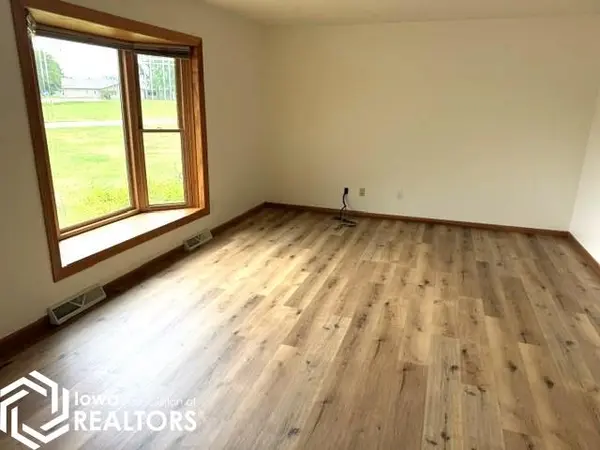 28 Schutter CIR, Algona, IA 50511
