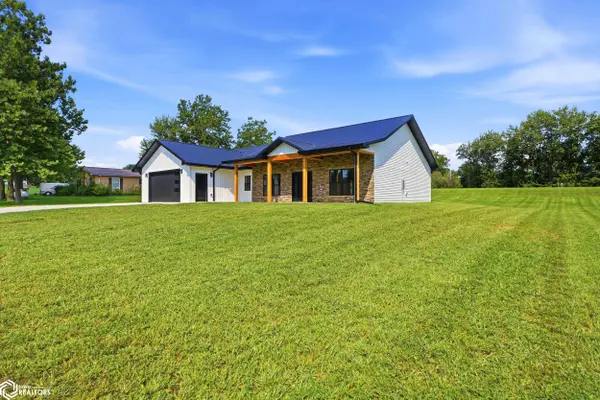 1727 Hilltop RD, Mount Pleasant, IA 52641