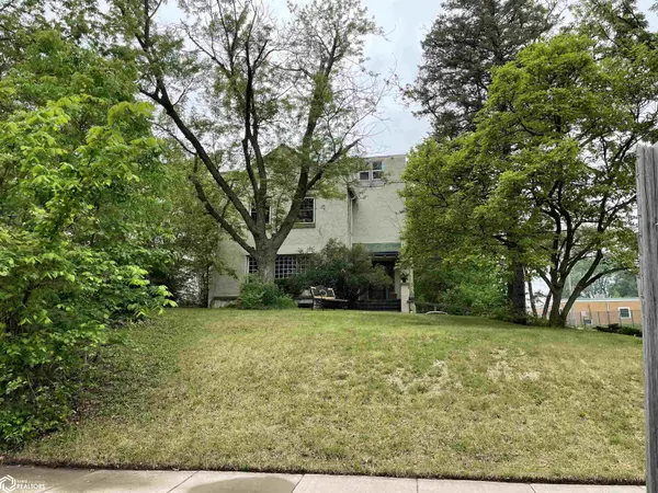 808 N 4th ST, Fairfield, IA 52556