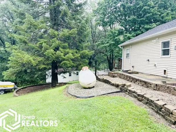 208 Hillcrest RDG, Montezuma, IA 50171