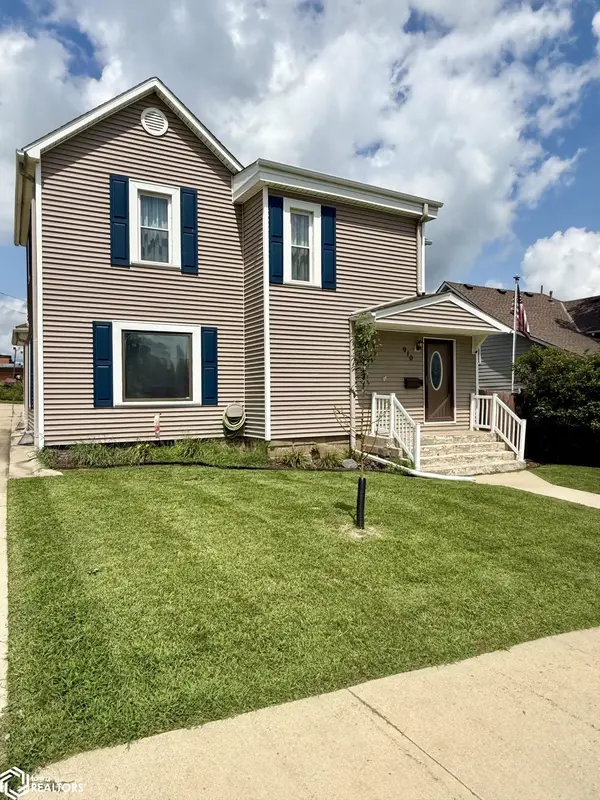 910 Edgington AVE, Eldora, IA 50627