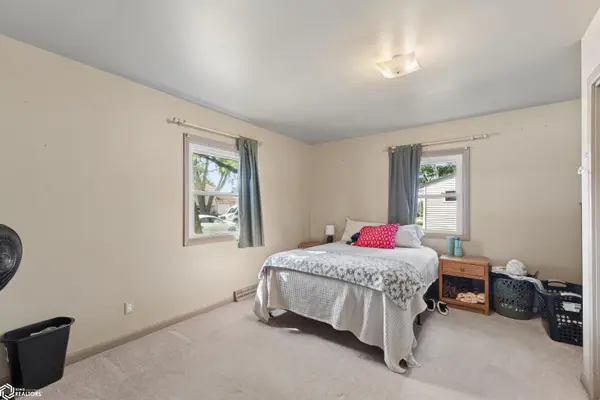 812 N 10th ST, Clear Lake, IA 50428