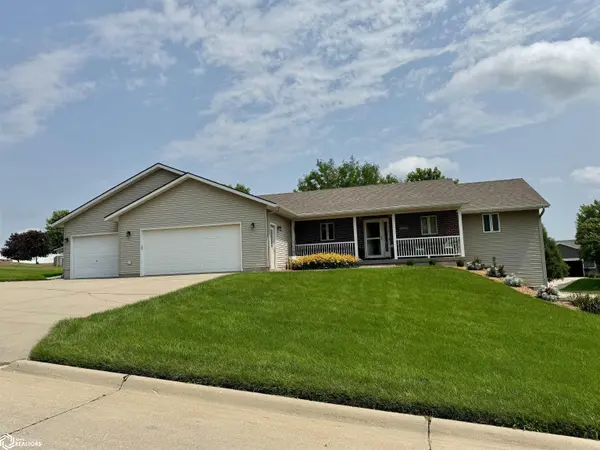 1038 Monterey DR, Carroll, IA 51401