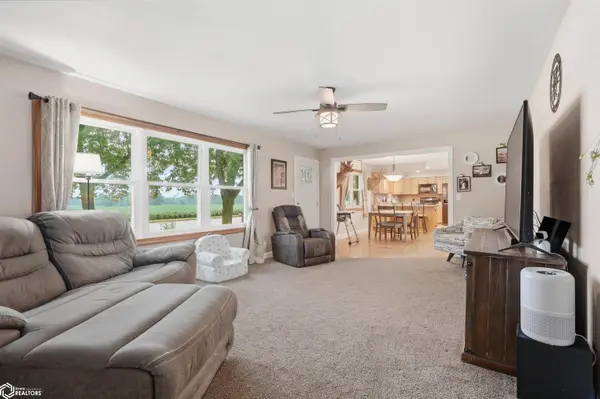 618 7th ST, West Point, IA 52656