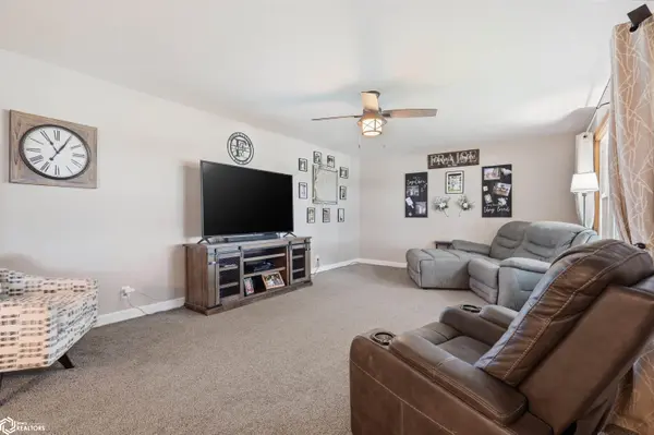 618 7th ST, West Point, IA 52656