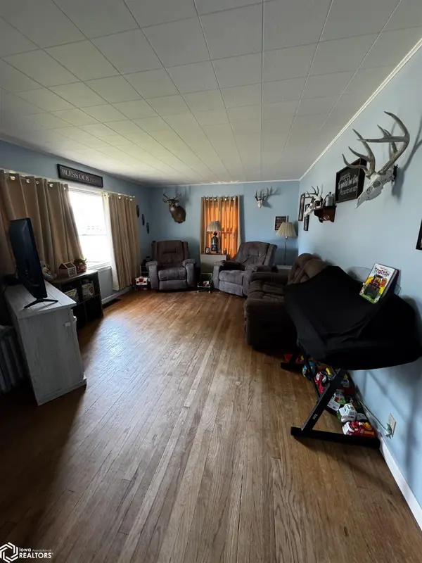 926 Isett AVE, Wapello, IA 52653