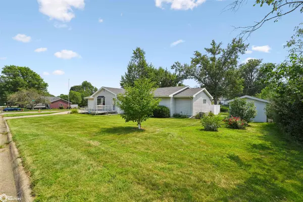 102 Columbus DR, Marshalltown, IA 50158