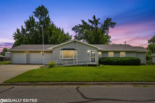 102 Columbus DR, Marshalltown, IA 50158